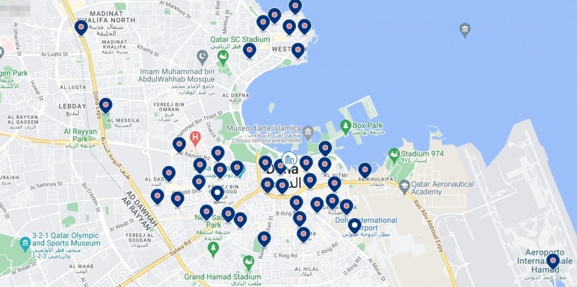 In rosso gli hotel non disponibili a Doha nei giorni del Mondiale (Booking)