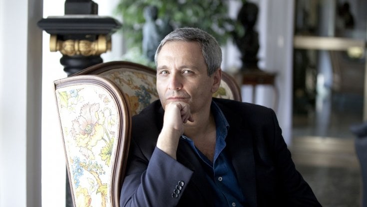 La paura per Maurizio de Giovanni, colpito da infarto, e l'affetto dei lettori