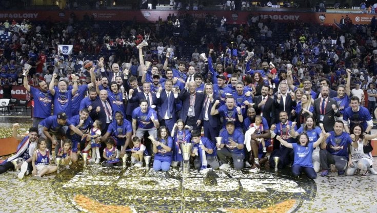 L'Efes festeggia la vittoria dell'ultima Eurolega
