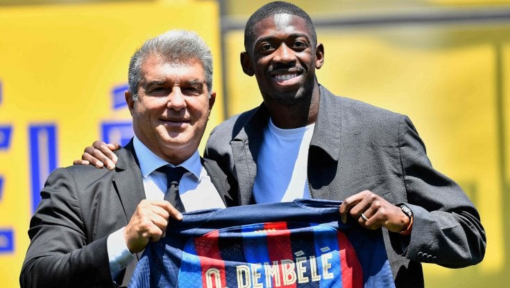 Il presidente del Barcellona Joan Laporta con Ousmane Dembel&eacute; 