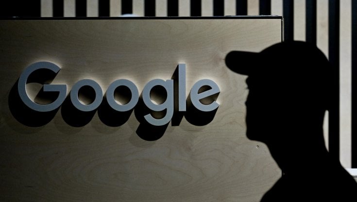 Sanzioni in Russia, Putin ammette le "difficoltà colossali" nel settore hi-tech. Multa milionaria per Google