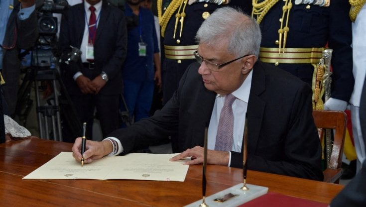 Sri Lanka, giura tra le proteste il nuovo presidente Wickremesinghe