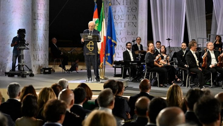 Consulta, il presidente Amato: “C’è ancora tanto bisogno di ragione per non spargere veleni e morte nelle nostre città”