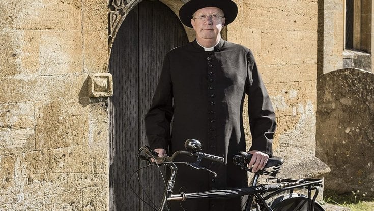 Padre Brown, l’umorismo ora è British