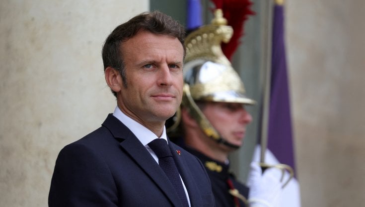 Francia, il governo cancella il canone tv: "Tassa obsoleta e inadatta". Allarme delle emittenti statali sulle risorse