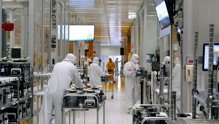 Biden sfida la Cina sui chip del futuro, e arruola il Giappone