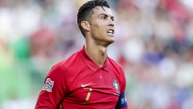 Cristiano Ronaldo con la maglia della nazionale portoghese