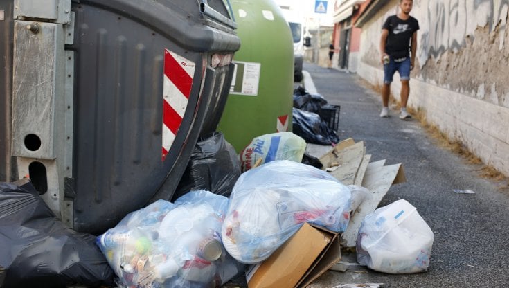 Troppe discariche e pochi termovalorizzatori: come gestiamo i rifiuti rispetto al resto d'Europa
