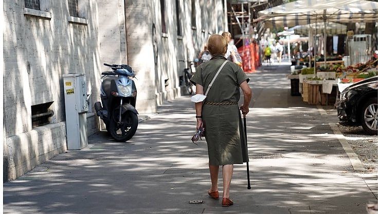 Tra vent'anni 6,8 milioni di lavoratori in meno, 3,8 milioni di pensionati in più: l'Italia è in recessione demografica
