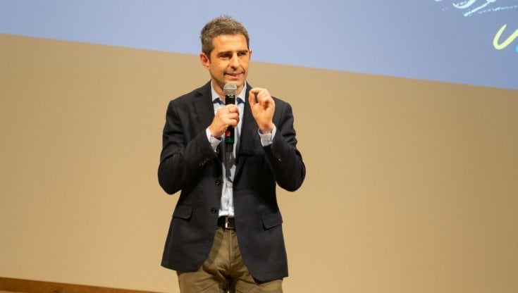 Pizzarotti: "Faremo la lista del civismo. Il brand dei grillini ormai non tira più"