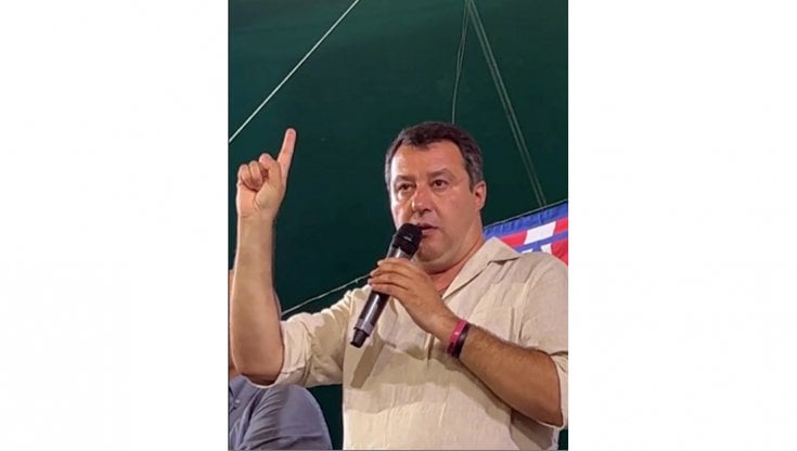 Il leader della Lega Matteo Salvini con il nuovo look da campagna elettorale: senza barba 