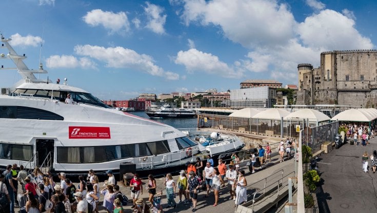 Imbarco al Molo Beverello a Napoli