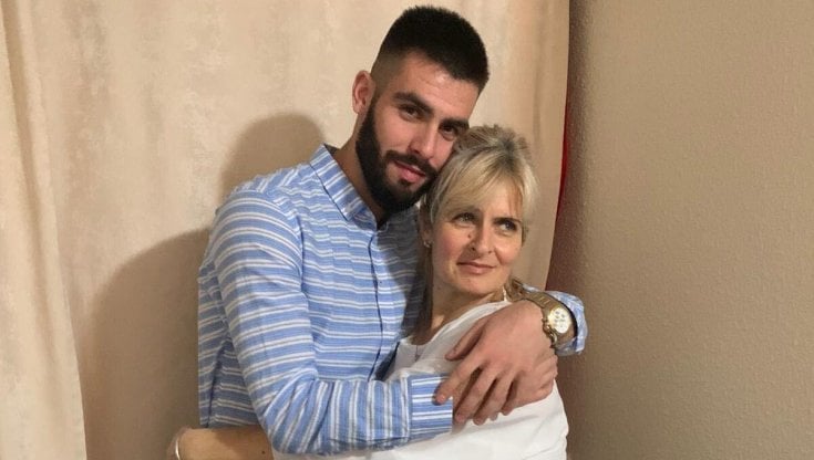 Robert Peric-Komsic con la madre