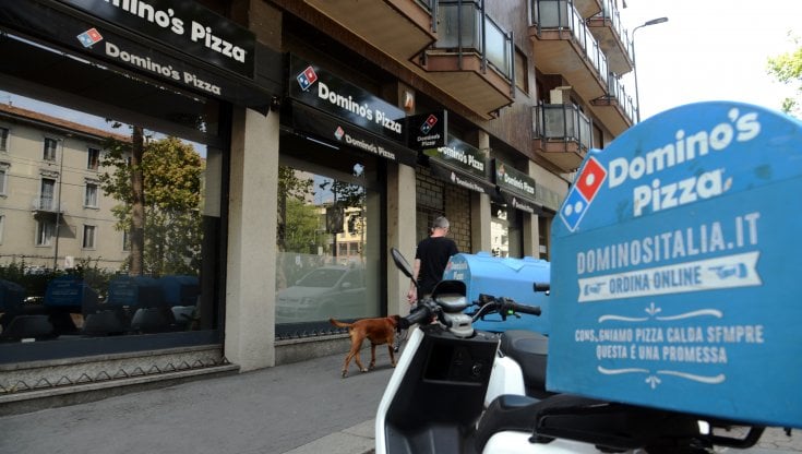 Domino's Pizza alza bandiera bianca: chiusi tutti i punti i vendita in Italia