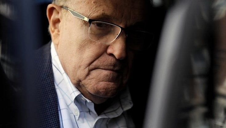 Stati Uniti, l'ex avvocato di Trump, Rudolph Giuliani, indagato per "interferenze nelle elezioni in Georgia"
