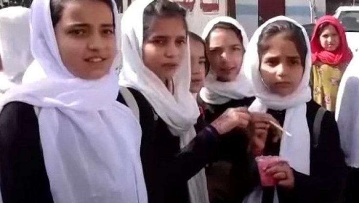 Kabul, privare le ragazze dell'istruzione secondaria si traduce in una perdita di  milioni di dollari per l'economia afghana 