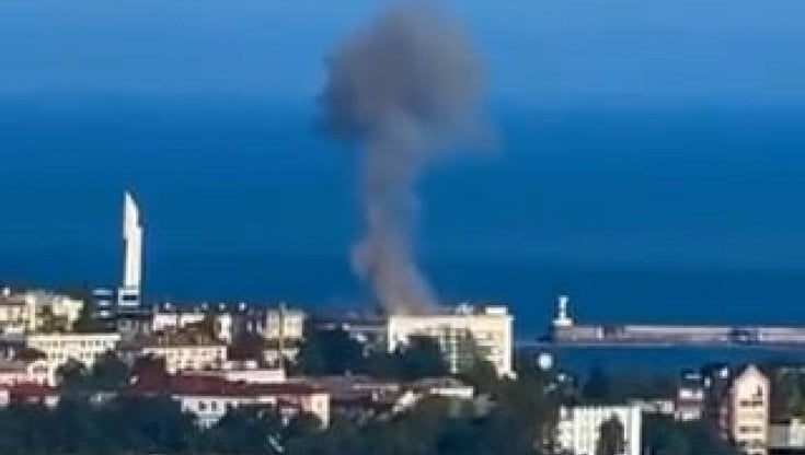 Un momento degli attacchi di droni contro obiettivi russi segnalati in Crimea