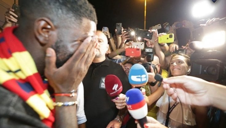 Umtiti in lacrime per l'accoglienza dei tifosi del Lecce