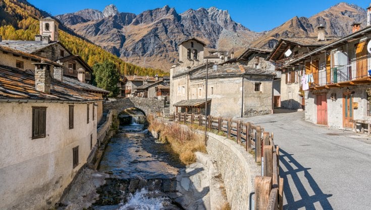 Il pittoresco borgo di Chianale in Valle Varaita, Piemonte
