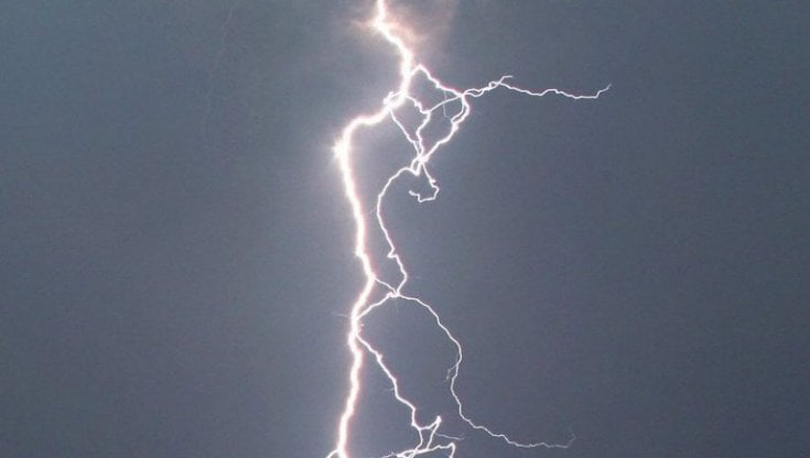 Previsioni meteo, Italia divisa a metà. Allerta gialla in 11 regioni per vento e grandinate