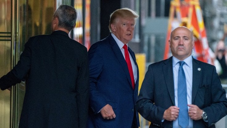 Nuove rivelazioni sui documenti di Trump: "Li ha portati in viaggio in Paesi ostili"