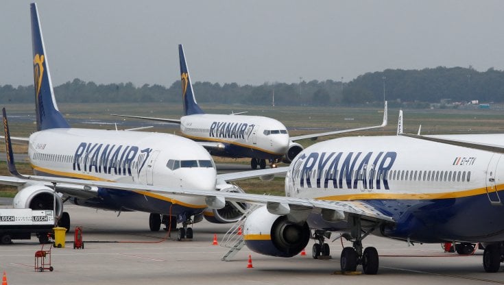 Ryanair alza gli stipendi: accordo con i sindacati italiani sul personale di bordo