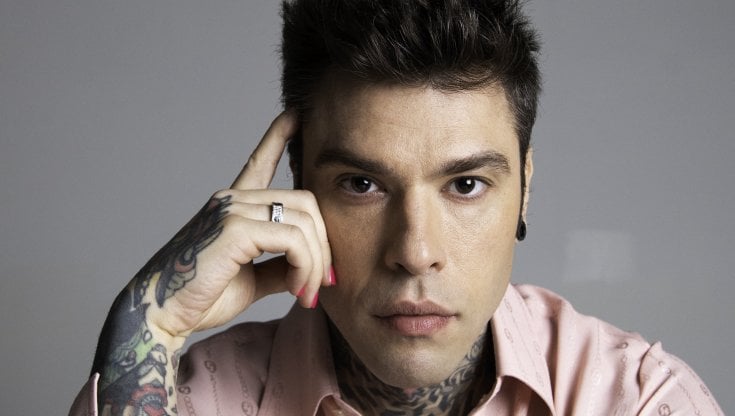 Fedez torna a parlare del tumore su Instagram: "Non sono guarito in tre giorni"