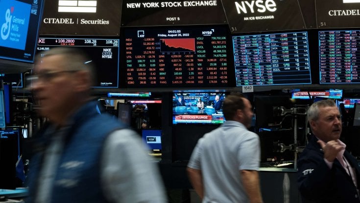 Le Borse di oggi, 30 agosto. Si attenua l'effetto Powell sui mercati, ma i listini Ue frenano con Wall Street e chiudono in calo