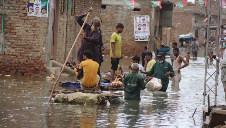 Pakistan, più di 30  milioni di persone sono state colpite dalle inondazioni che hanno provocato almeno 1.136 morti 