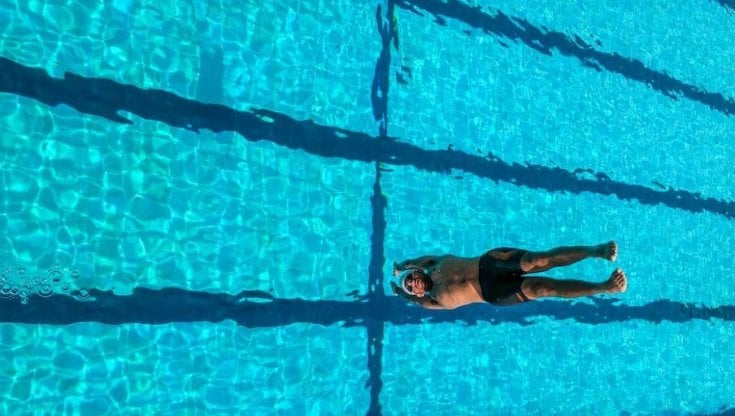 Francia, caccia ai "furbetti delle piscine": il governo ricorre all'intelligenza artificiale