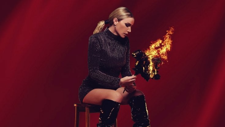 Guelsen Turchia, la popstar Gülsen rischia fino a tre anni di carcere per 'odio ...