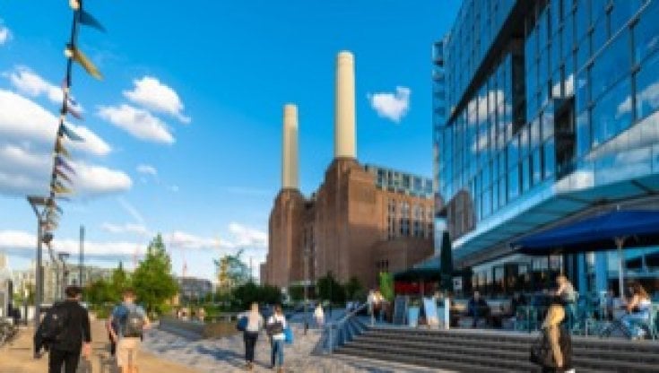 Londra, la mitica Battersea Power Station della copertina di "Animals" dei Pink Floyd trasformata in condominio di lusso