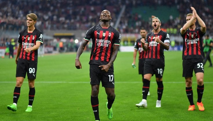 Leao esulta con i compagni a fine partita