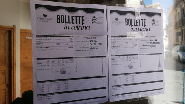 Bollette in vetrina a Cagliari