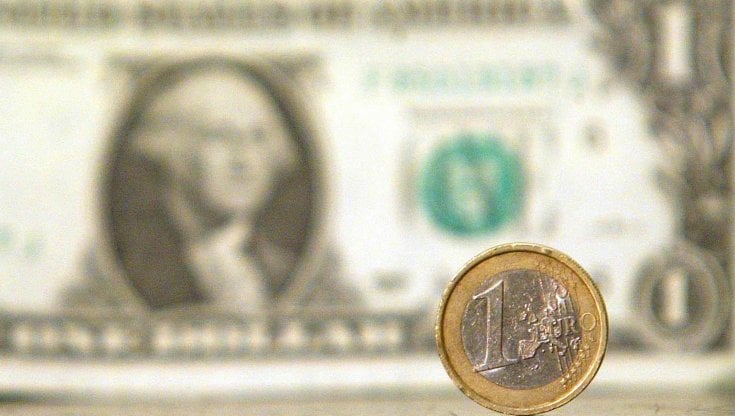 Euro ai minimi da 20 anni sul dollaro: chi vince e chi perde con la moneta debole