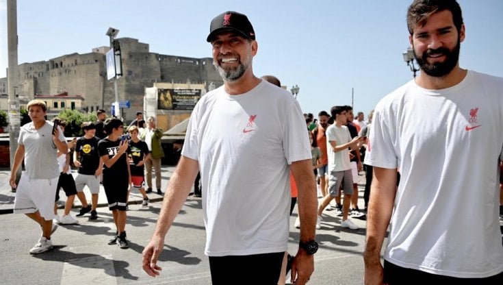 Klopp e Alisson a passeggio sul lungomare