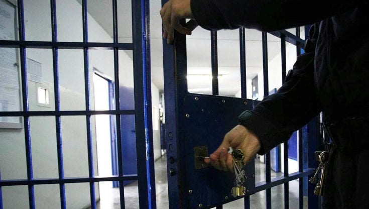 Suicidi in carcere, politici assenti