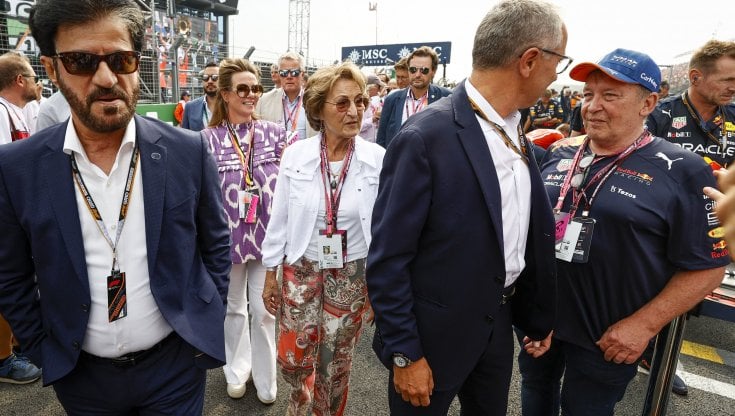 Stefano Domenicali, al centro nella foto, sul circuito di Zandvoort