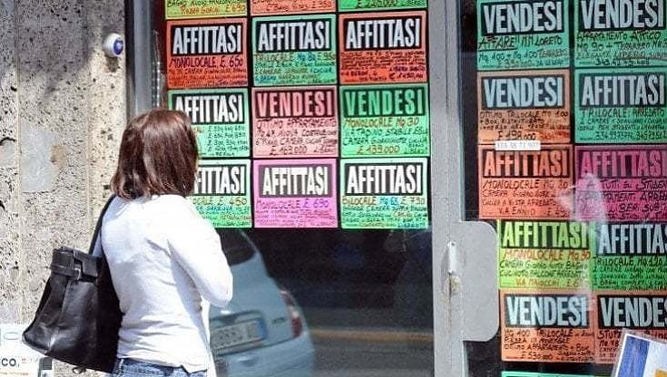 Tra affitti e bollette, stangata da 2 mila euro in più per le famiglie nel 2022