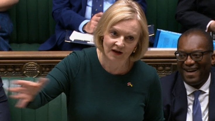 Energia, Liz Truss congela gli aumenti delle bollette per due anni. Ecco perché in Italia non si può fare