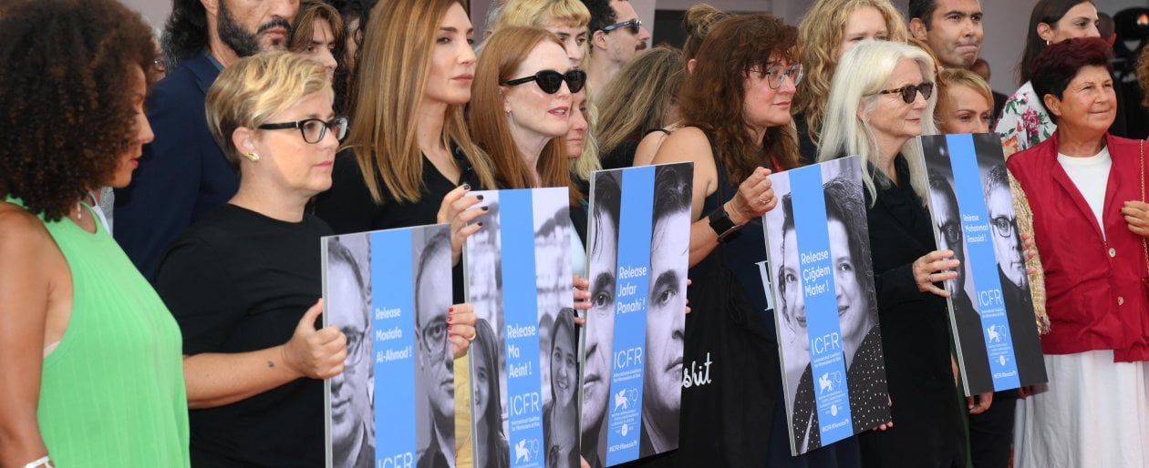 Flashmob per Jafar Panahi, sul red carpet protestano anche Julianne Moore e Barbera