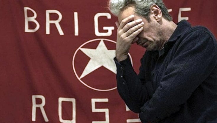 Fabrizio Gifuni nei panni di Aldo Moro in Esterno notte di Marco Bellocchio