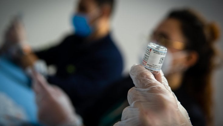Covid, cadono i limiti di età: il nuovo vaccino sarà per tutti 