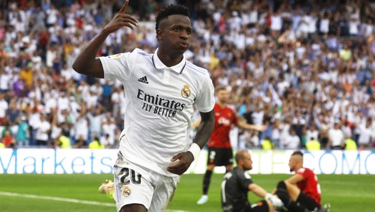 Vinicius esulta dopo il gol
