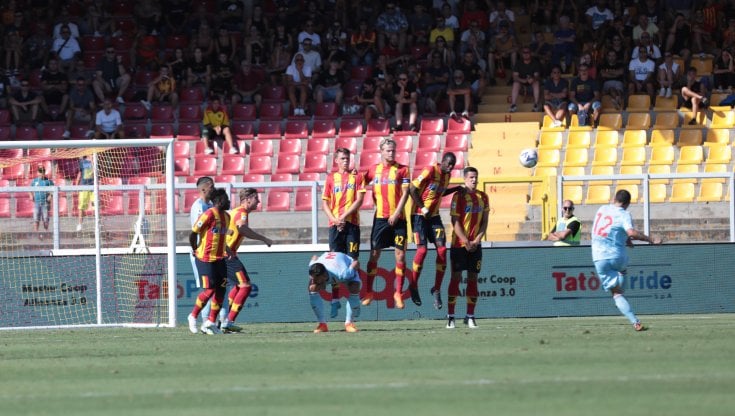 Lecce-Monza 1-1: Gonzalez replica a Sensi, primo punto dei brianzoli in A. Sticchi Damiani: "Negati due rigori evidenti"
