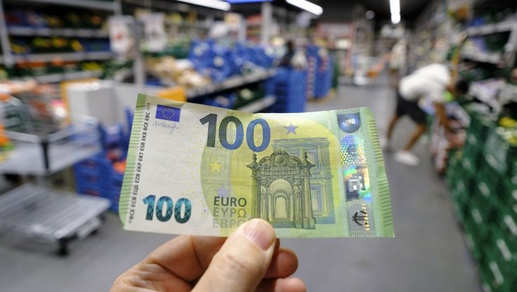 Istat, tiene la produzione industriale ma "possibile ridimensionamento". Cingolani: "Energia, forniture ad aziende a prezzo controllato"