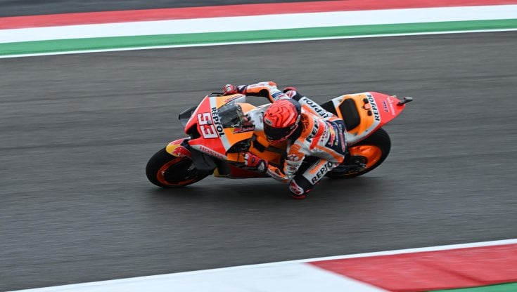 Marc Marquez torna in pista: dopo 110 giorni di stop correrà il Gp d'Aragona