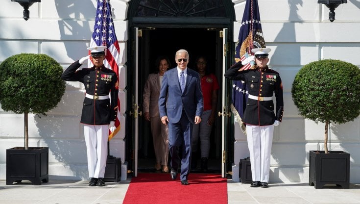 L’inflazione Usa non demorde, ora i mercati temono la Fed. E Wall Street crolla. Biden: non sono preoccupato