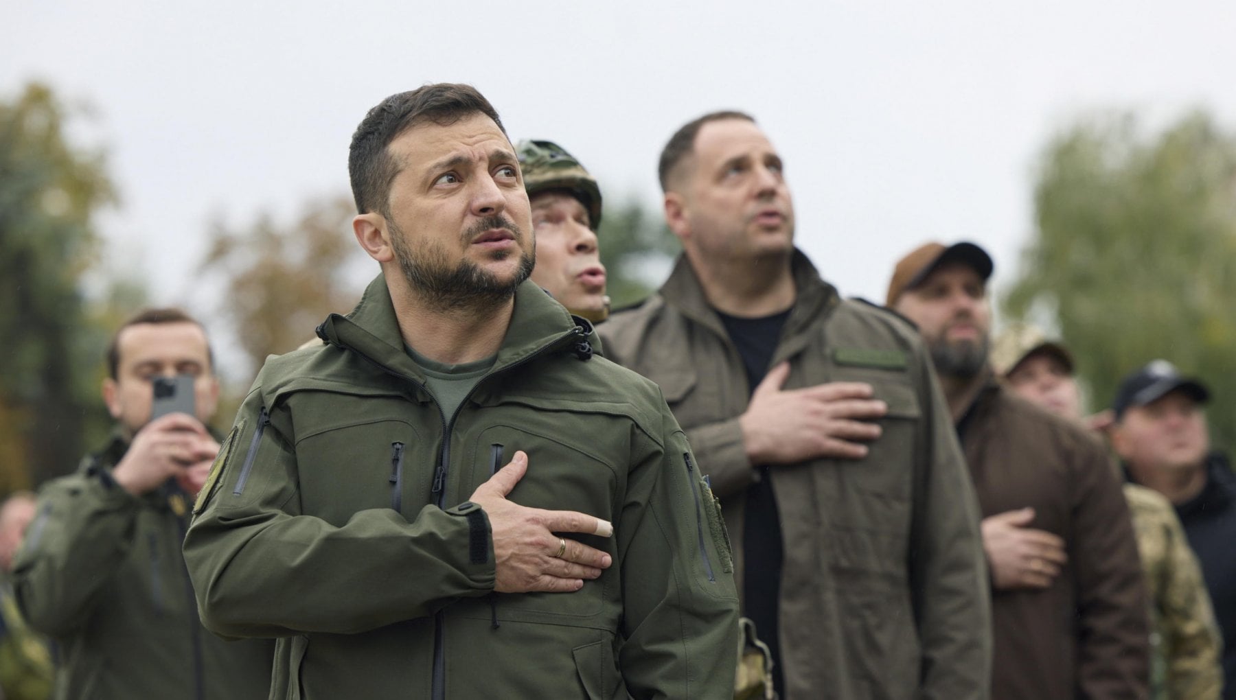 Zelensky A Izyum Devastata Dai Russi Qui Crimini Come A Bucha La 