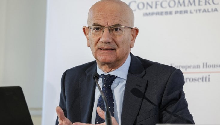 Fitch-Confcommercio, doppio alert recessione per l'Italia: l'agenzia vede il 2023 a -0,7%